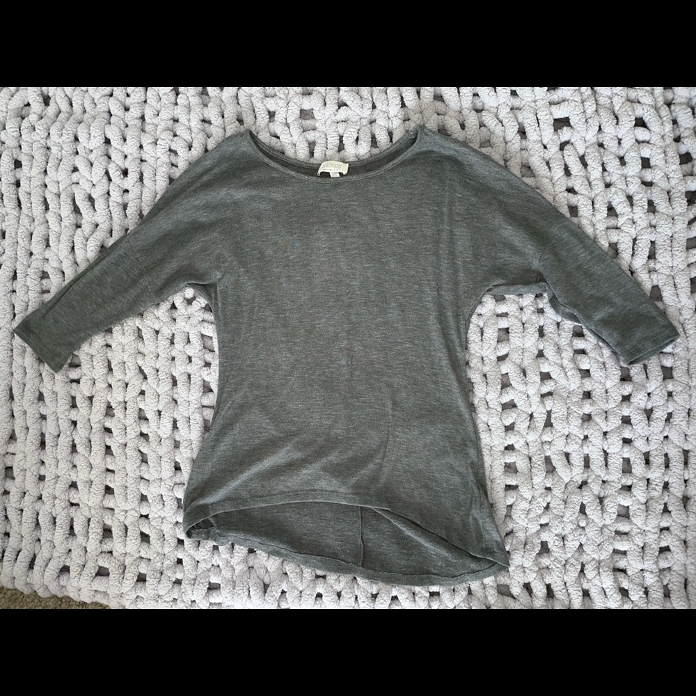 Grey sweater with quarter sleeves